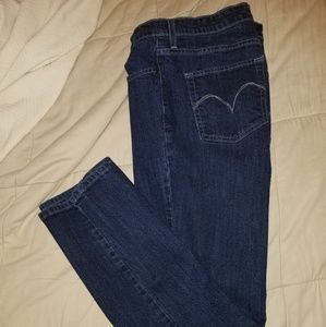 Levi Jeans w stretch... Size 16M